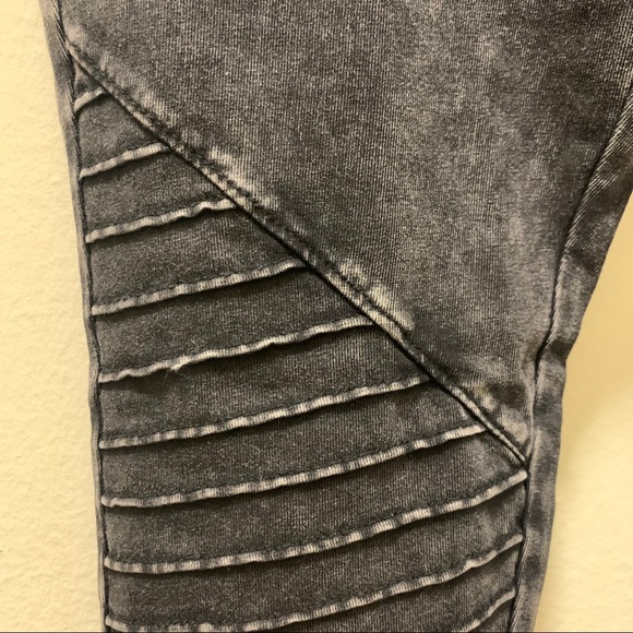 Textured Legging - Picture 2 of 5